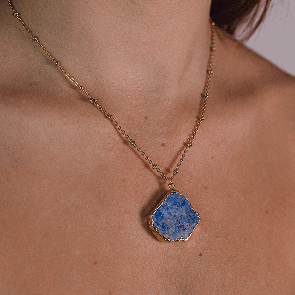 Collier avec pierre naturelle sertie