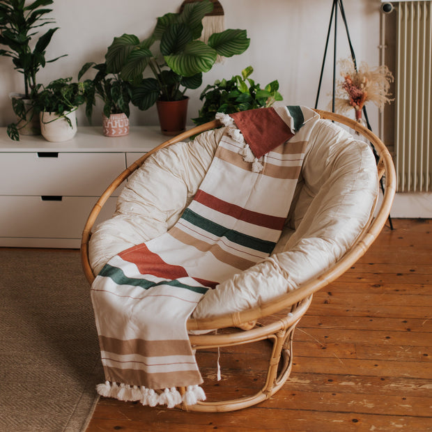 Fouta brodée avec pompons