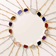 Collier avec petite pierre naturelle sertie
